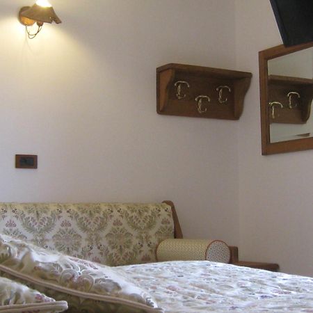 Hotel Villa Plinia Pragelato Exteriör bild