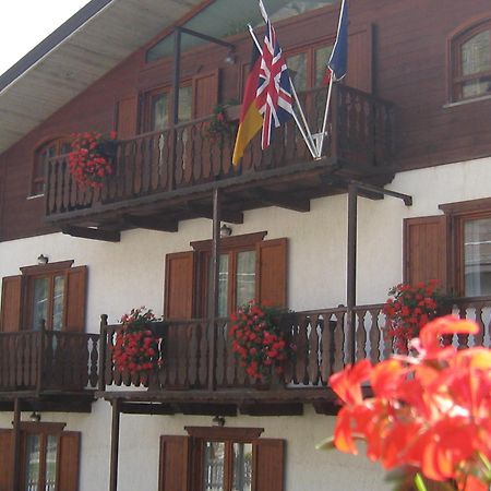 Hotel Villa Plinia Pragelato Exteriör bild