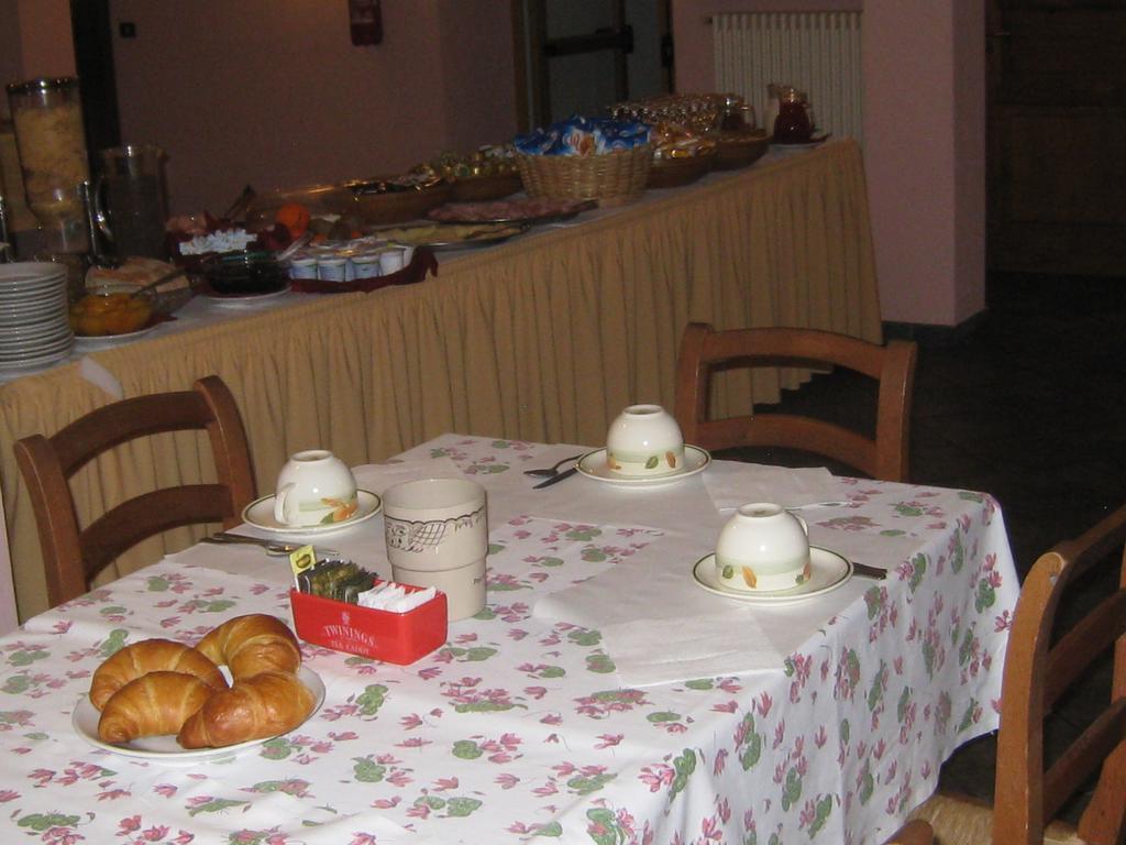Hotel Villa Plinia Pragelato Exteriör bild