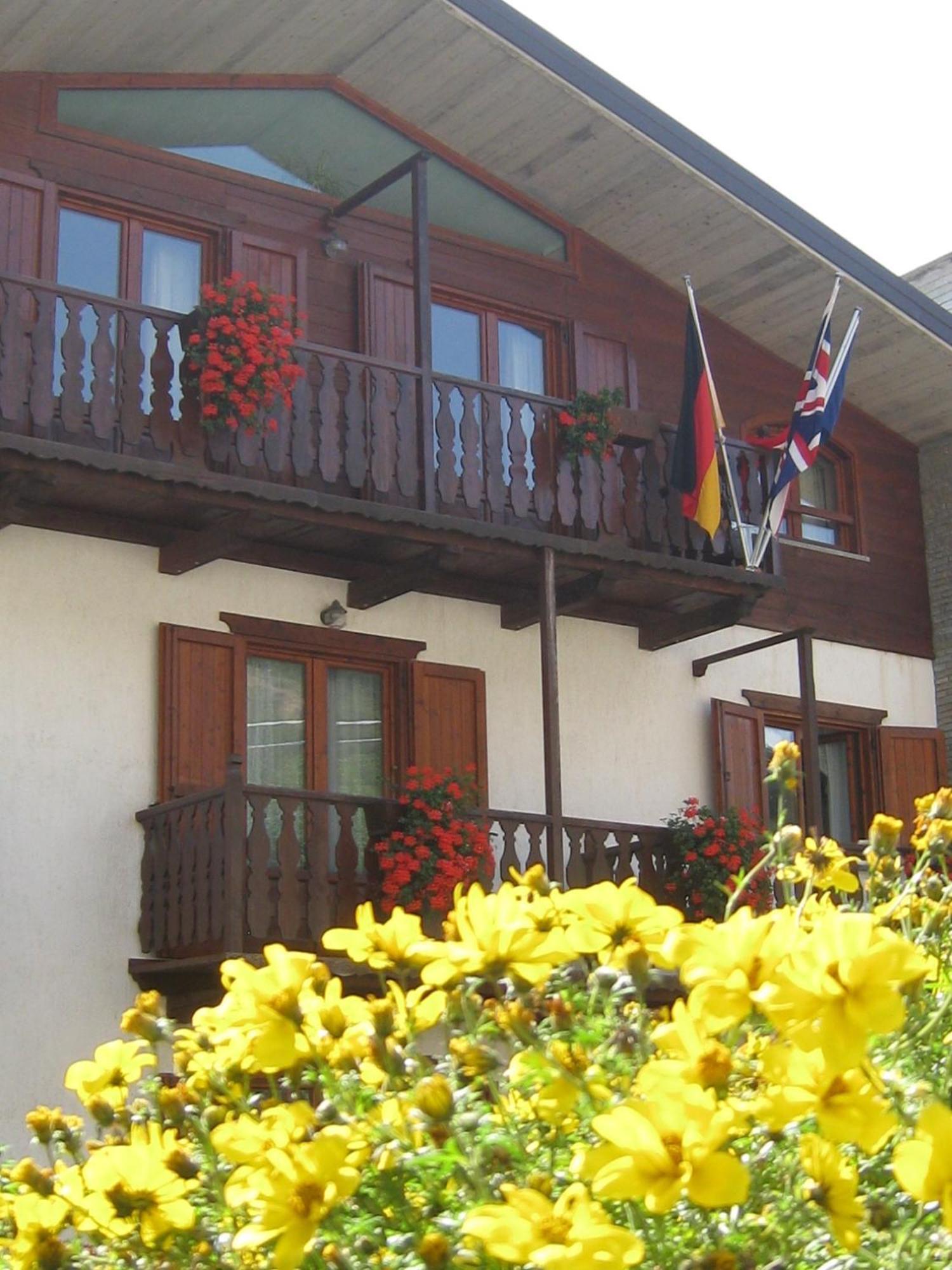 Hotel Villa Plinia Pragelato Exteriör bild