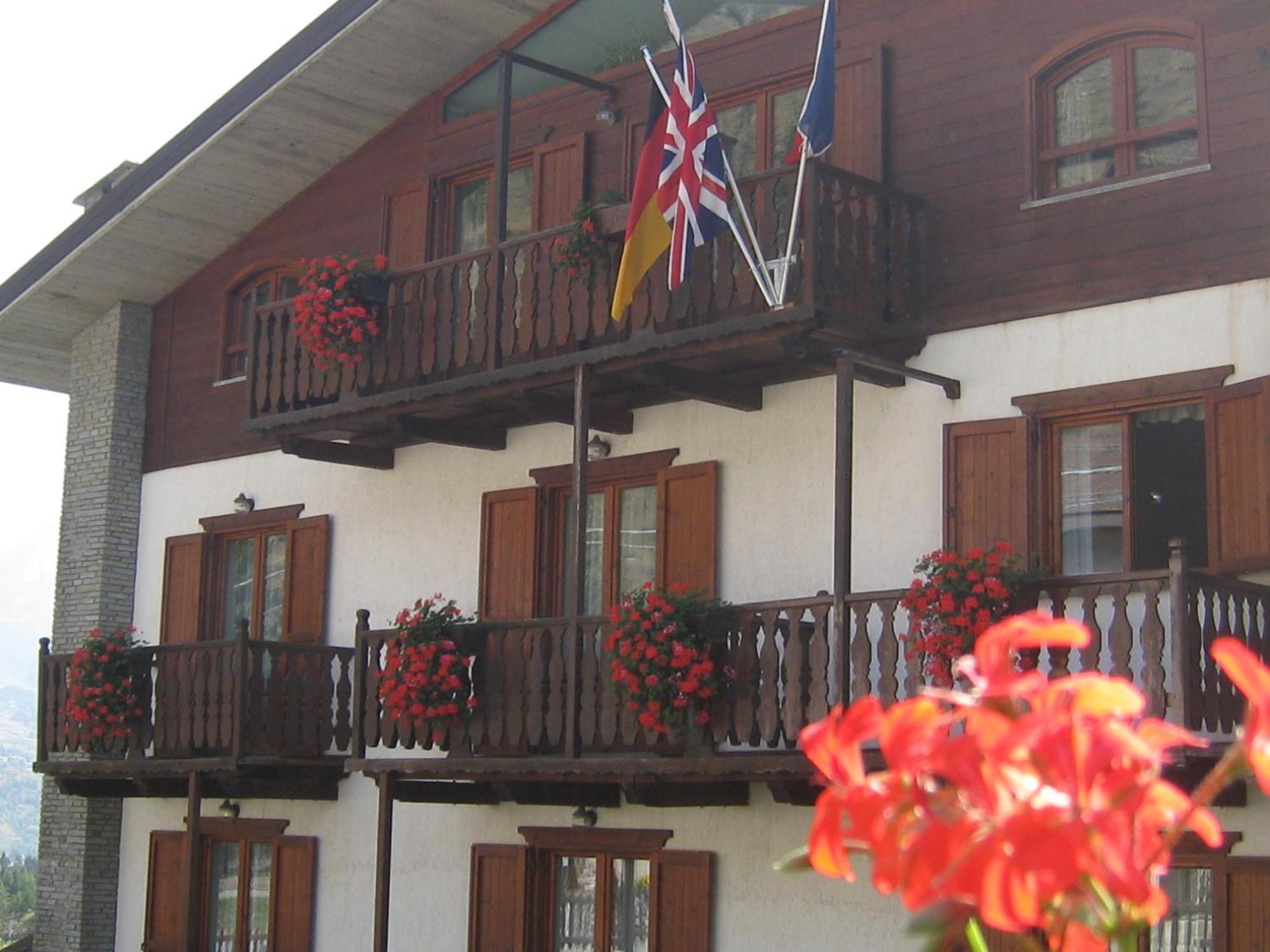 Hotel Villa Plinia Pragelato Exteriör bild