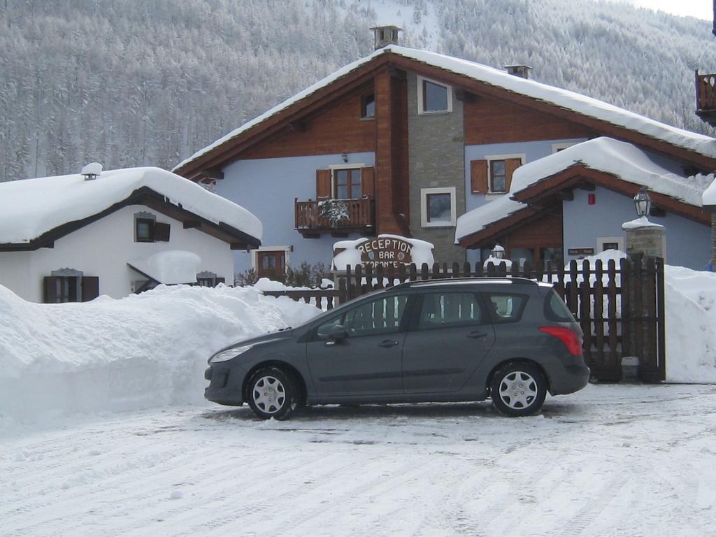 Hotel Villa Plinia Pragelato Exteriör bild