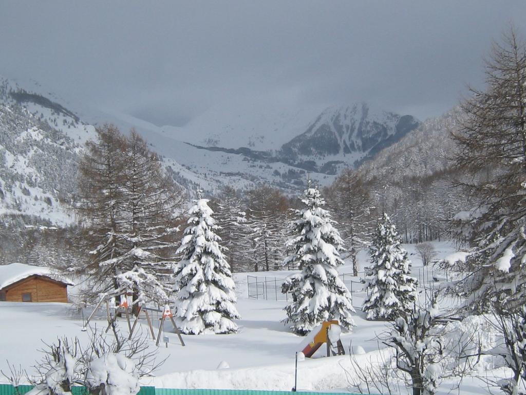 Hotel Villa Plinia Pragelato Exteriör bild